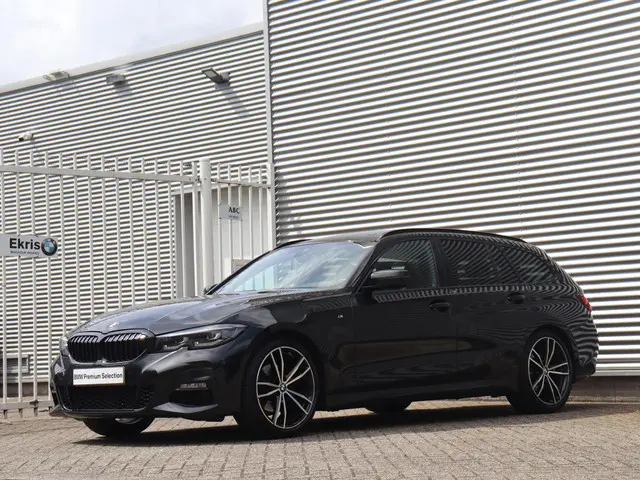 BMW 3 Serie Touring 320i 2022 Benzine 38