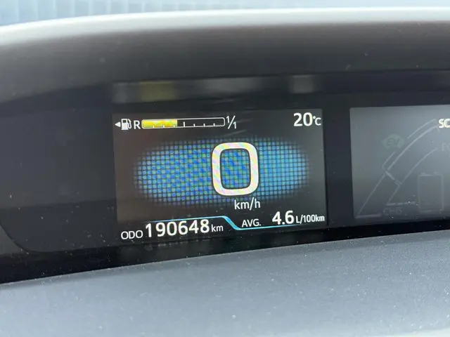 Toyota Prius 1.8 Dynamic 2017 Hybride Benzine 12