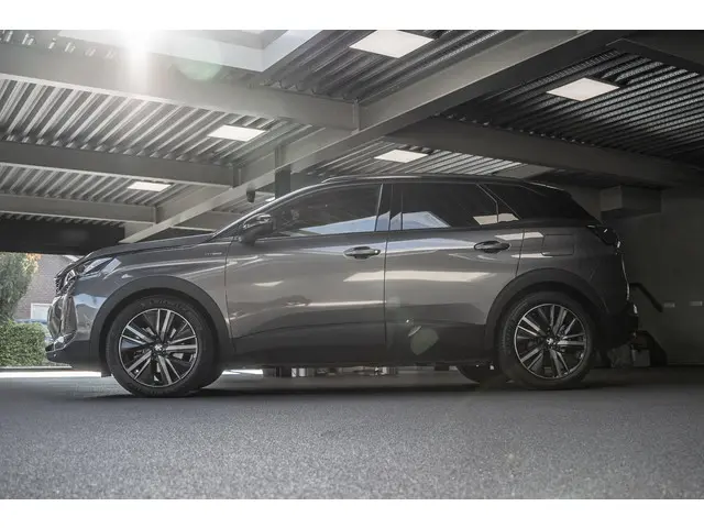 Peugeot 3008 1.6 HYbrid 225 GT 2023 Hybride Benzine 4