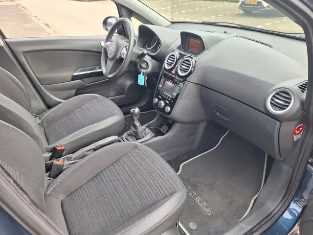 Opel Corsa 1.4-16V BlitZ 2014 Benzine 13