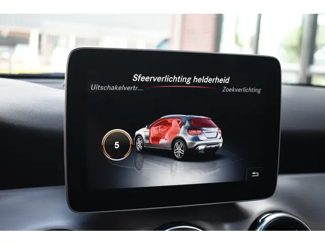 Mercedes-Benz GLA 180 AMG Night 2019 Benzine 12