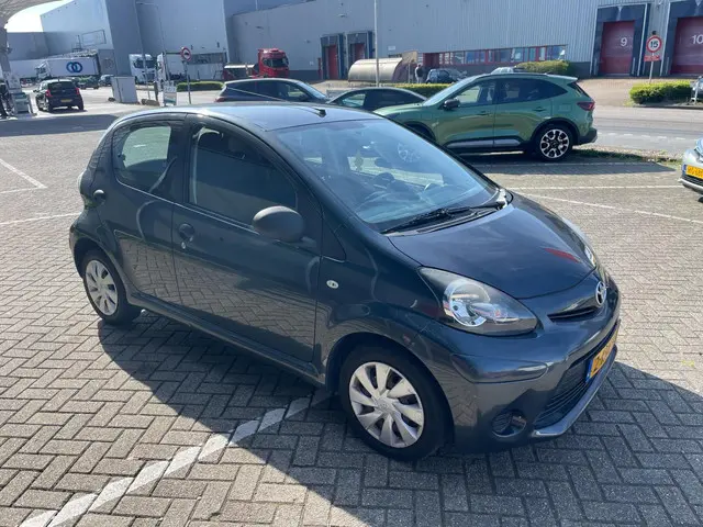 Toyota Aygo 1.0 VVT-i Comfort / AIRCO 2012 Benzine 17