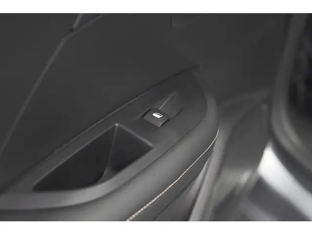 Peugeot 2008 PureTech 130 EAT8 Allure 2024 Benzine 28