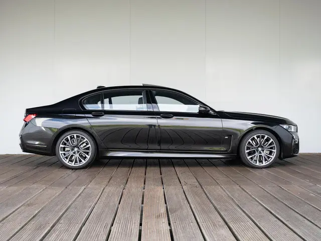 BMW 7 Serie 750Li xDrive 2022 Benzine 4