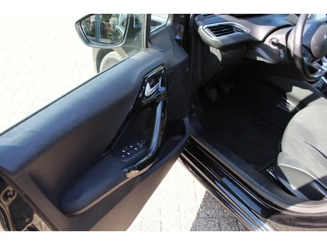 Peugeot 208 1.2 PureTech Allure 2016 Benzine 11