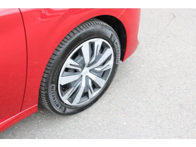 Peugeot 208 1.2 PureTech Active 2020 Benzine 7
