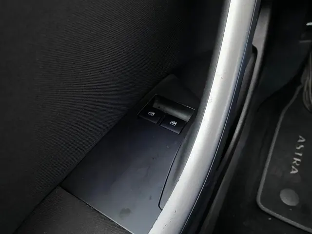 Opel Astra 1.4 Turbo cruise trek airco 2012 Benzine 21