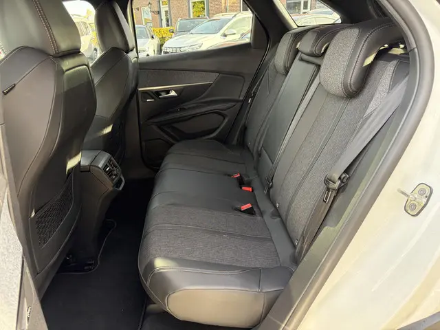 Peugeot 3008 1.6 e-THP GT Line 2018 Benzine 18