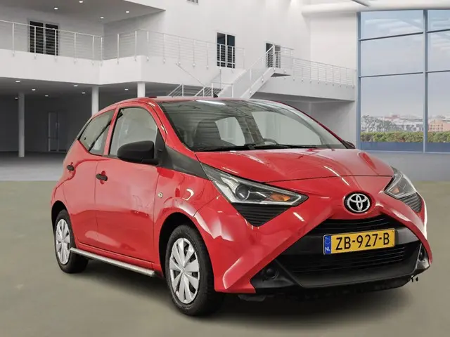 Toyota Aygo 1.0 VVT-i x-fun 2019 Benzine 2
