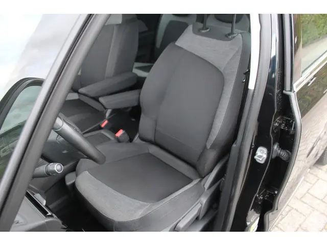 Citroën C4 Spacetourer 1.2 PureTech Feel 2019 Benzine 11