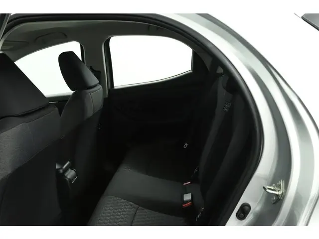 Toyota Yaris 1.5 Hybrid Dynamic 2023 Hybride Benzine 18