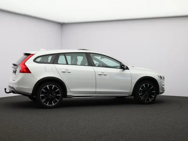 Volvo V60 Cross Country 2.0 T5 Polar+ 2018 Benzine 21