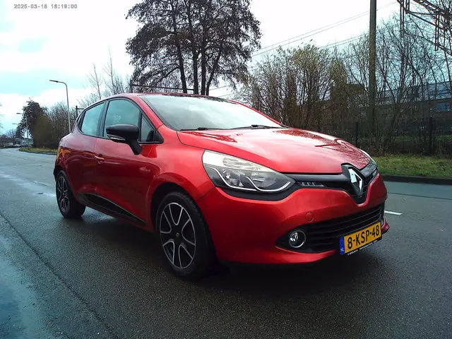 Renault Clio 0.9 TCe Expression (NAVI +Airco ) 2013 Benzine 2