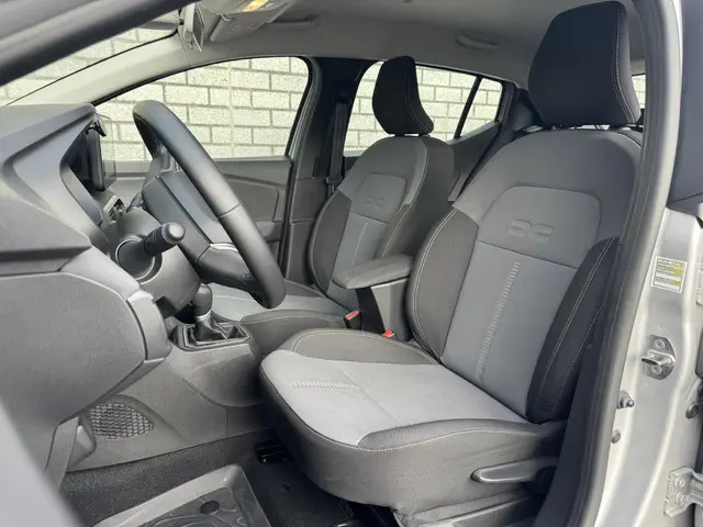 Dacia Sandero Stepway 1.0 TCe 90 Extreme 2024 Benzine 24