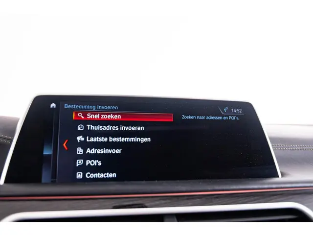 BMW 7 Serie 750i xDrive High Executive 2018 Benzine 36