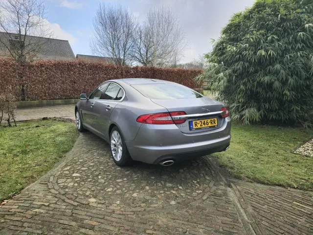 Jaguar XF 2