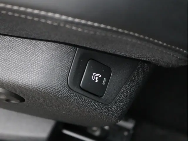 Peugeot 3008 1.6 e-THP Premium 2018 Benzine 24