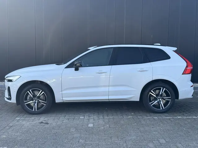 Volvo XC60 2.0 B5 R-Design 2022 Benzine 4