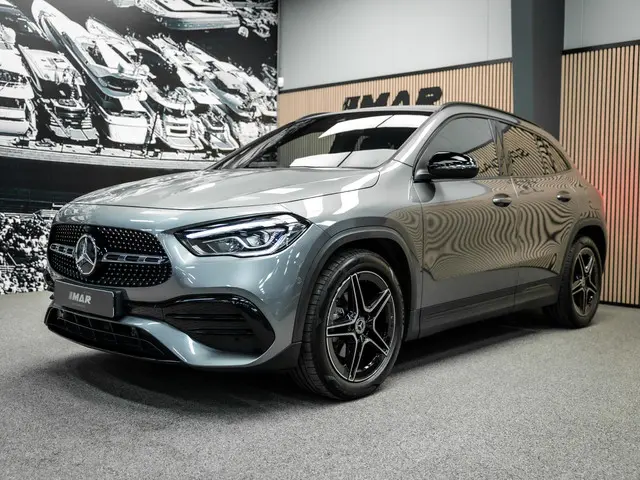 Mercedes-Benz GLA 200 AMG Line 2023 Benzine 6