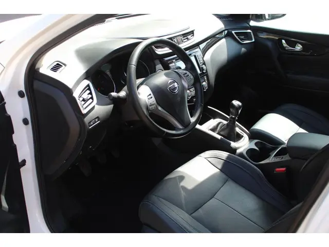 Nissan QASHQAI 1.2 Tekna 2015 Benzine 4
