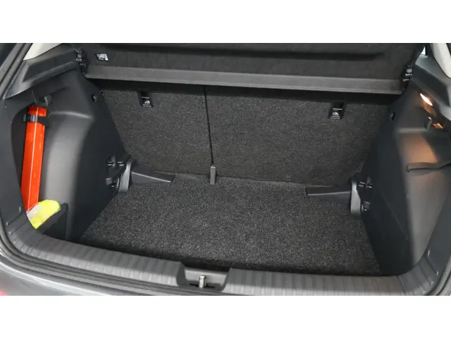 Škoda Fabia 1.0 TSI 95pk Selection 2024 Benzine 38