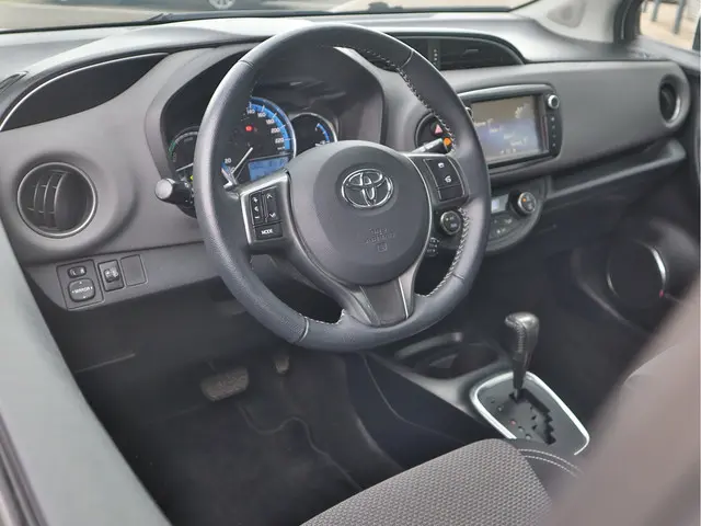 Toyota Yaris 1.5 Hybrid Comfort 2015 Hybride Benzine 23