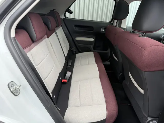 Citroën C4 Cactus 1.2 PureTech Shine 2018 Benzine 21