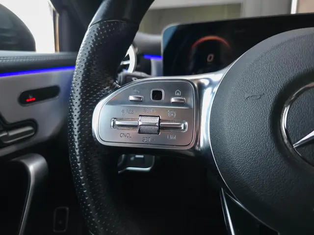 Mercedes-Benz A-Klasse 250e AMG 2020 Hybride Benzine 27