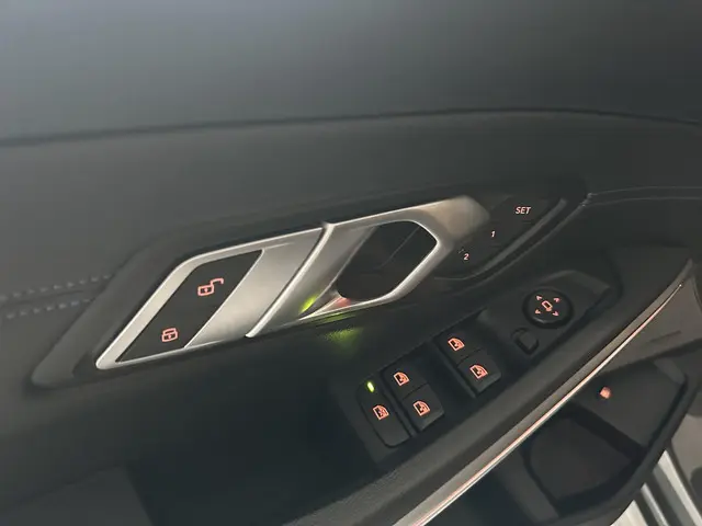 BMW 3 Serie 330e M Sport 2019 Hybride Benzine 10
