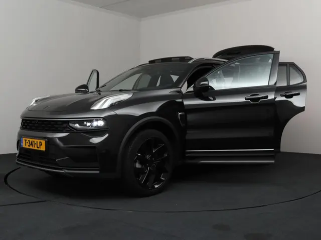 Lynk & Co 01 1.5 2023 Hybride Benzine 42