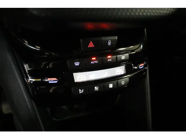 Peugeot 208 1.2 PureTech Tech Edition 110 PK. 2019 Benzine 26