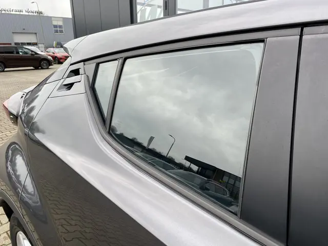 Toyota C-HR 1.8 Hybrid Active 2022 Hybride Benzine 5