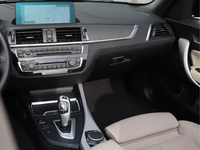 BMW 2 Serie Cabrio 220i High Executive 2021 Benzine 22