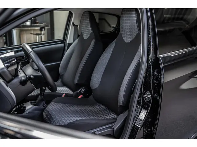 Peugeot 108 1.0 e-VTi Active 2021 Benzine 9