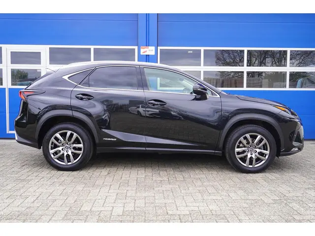 Lexus NX 300h AWD 2018 Hybride Benzine 4