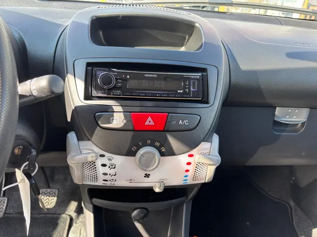 Peugeot 107 1.0 Access Accent 2012 Benzine 11