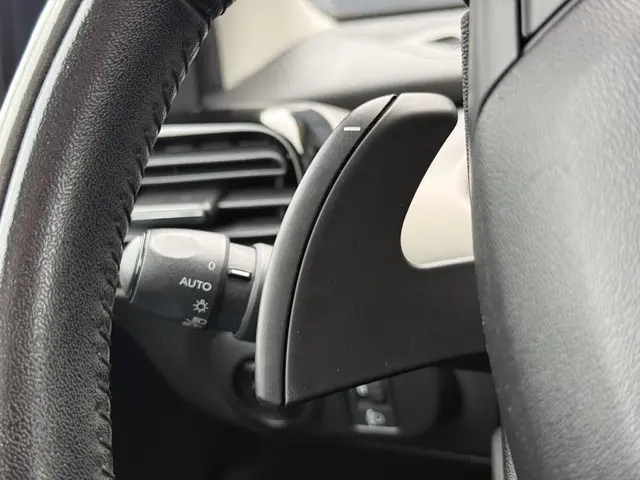 Citroën C4 Cactus 1.2 e-VTi Shine 2015 Benzine 15