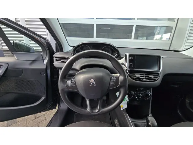 Peugeot 208 1.2 VTi Blue Lease 2012 Benzine 19