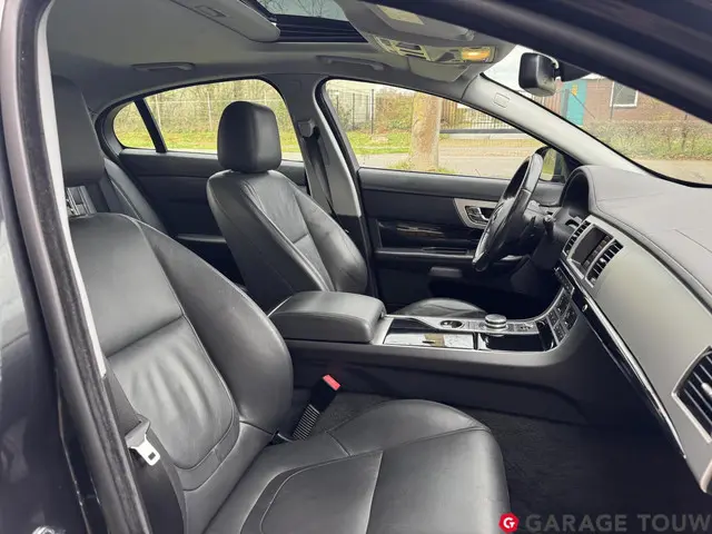 Jaguar XF 3.0 V6 SC 340PK 2014 Benzine 16