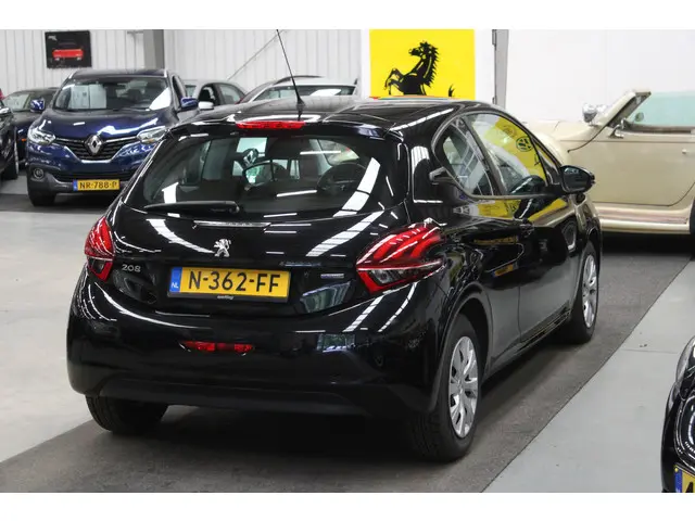 Peugeot 208 1.2 PureTech Active 2017 Benzine 4