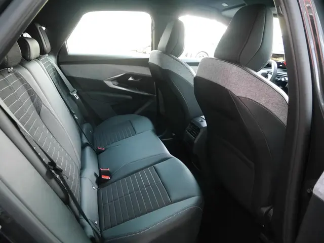 Peugeot e-3008 Allure 73 kWh 2025 Elektrisch 11