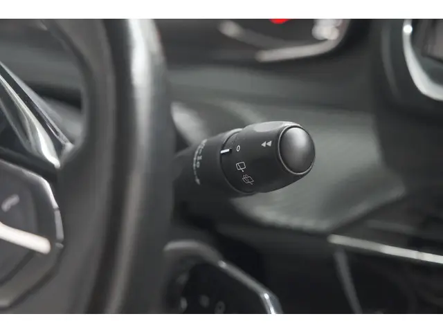 Peugeot 208 PureTech 100 EAT8 Active 2020 Benzine 35