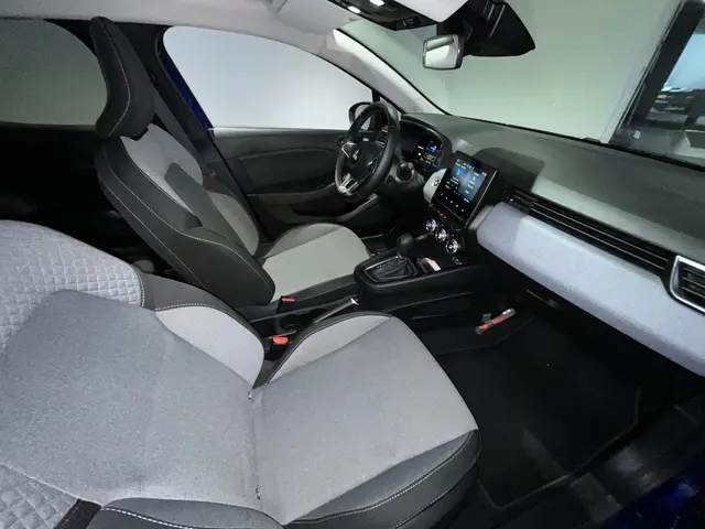 Mitsubishi Colt 1.6 Hybrid Intense 2024 Hybride Benzine 24