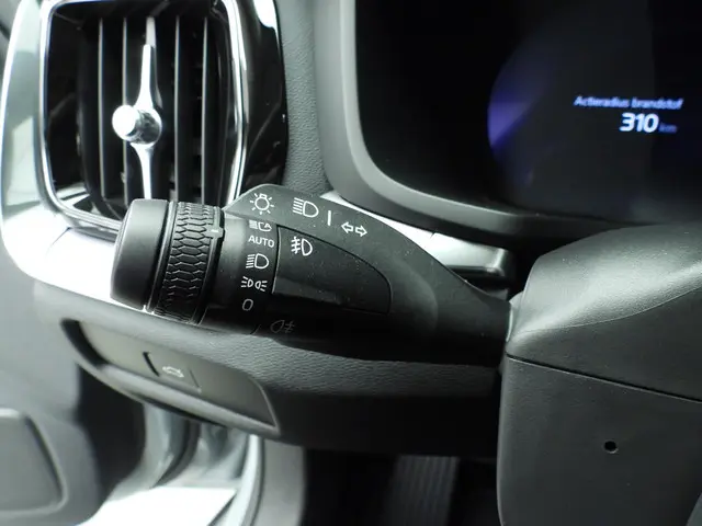 Volvo V60 2.0 B3 Essential Edition 2024 Benzine 23