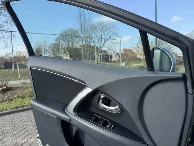 Toyota Avensis 1.8 VVTi Business 2012 Benzine 7