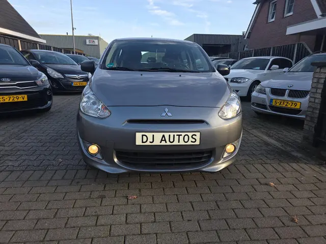 Mitsubishi Space Star 1.0 Entry 2015 Benzine 2