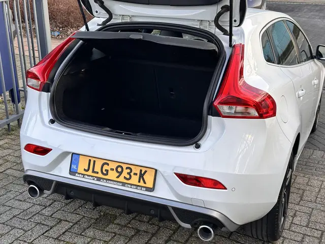 Volvo V40 2.0 T2 R-Design 2016 Benzine 11