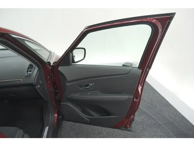 Renault Scénic TCe 140 EDC Limited 2019 Benzine 81