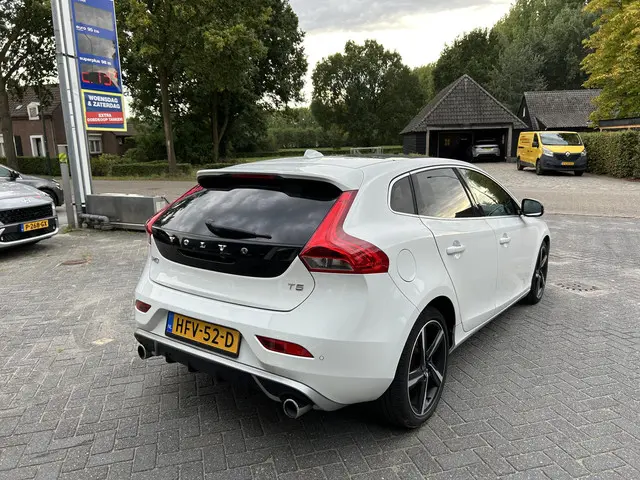 Volvo V40 2.5 T5 Summum 2013 Benzine 6