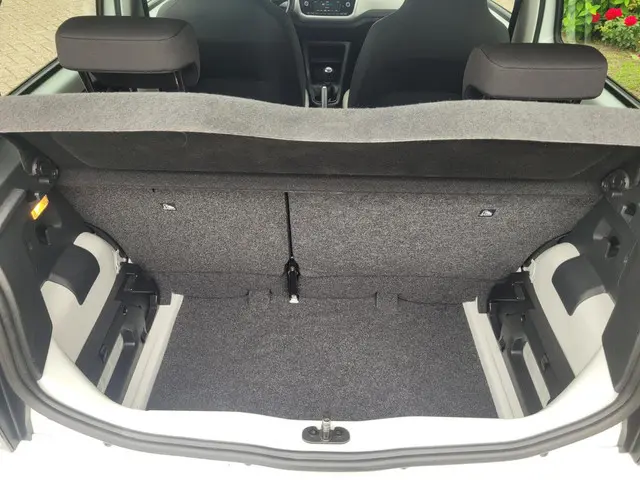 Volkswagen up! 1.0 BMT high up! clima,lm. 2019 Benzine 16